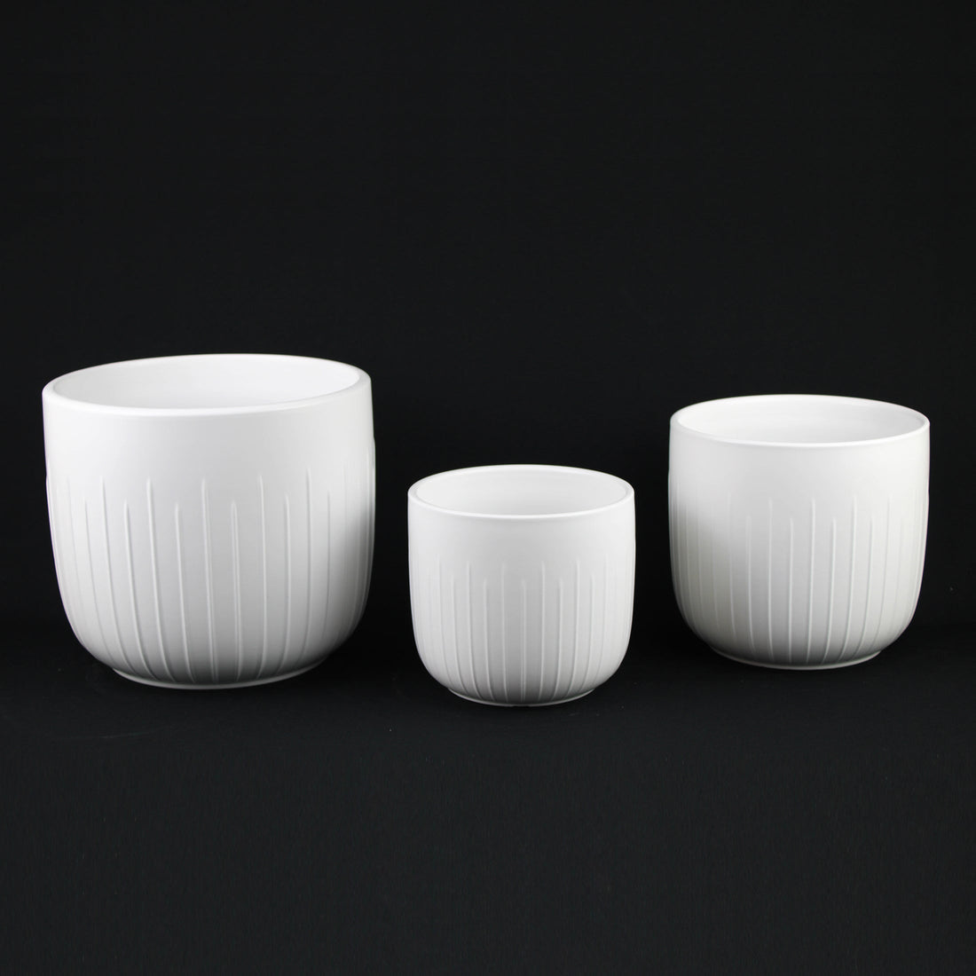 3-Piece White Stoneware Planter Pot Set with Vertical Groove Texture
